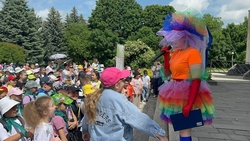 Подарки, мороженое, конкурсы: маленьких ставропольцев поздравили с Днём защиты детей