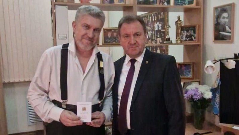 Глава Ставрополя наградил медалью народного артиста России Игоря Барташа