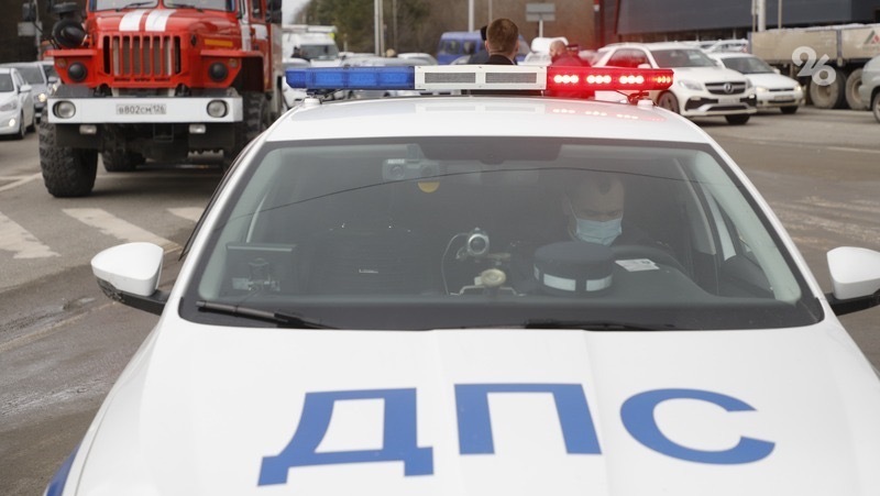 Четыре машины столкнулись на скользкой трассе в Петровском округе