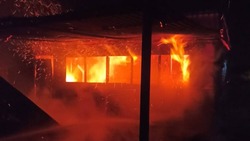 Пожарные потушили загоревшийся по неизвестной причине вагончик на Ставрополье