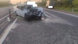 Трое ставропольцев тяжело пострадали в аварии при столкновении легковушки с грузовиком