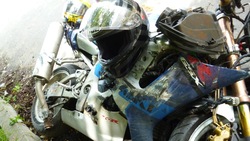 Мотоциклист-бесправник спровоцировал ДТП с микроавтобусом в Ставрополе и угодил в больницу