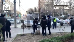 Мужчина с дробовиком ранил двух прохожих, устроив стрельбу в Махачкале