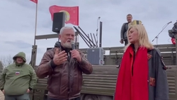 Защиту от дронов привезли чеченским бойцам продюсер Вадим Цыганов и певица Виктория Цыганова