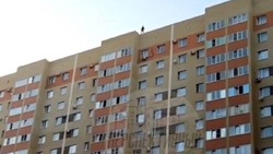 Забравшийся на крышу многоэтажки житель Ставрополя напугал прохожих