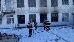 Из-за пожара спасатели эвакуировали 343 человека из школы-интерната в Моздоке