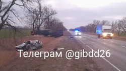 Водитель легковушки получил серьёзные травмы в ДТП с КамАЗом на Ставрополье
