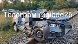 Два человека погибли в столкновении легковушки и локомотива в Георгиевском округе 