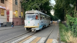Движение трамваев в посёлок Горячеводский приостановили из-за аварии