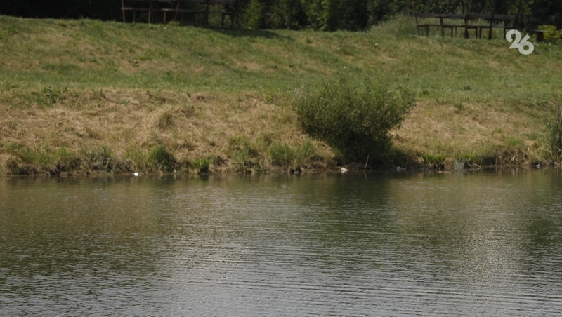 Работу городского пляжа Ипатова приостановили на время очистки канала