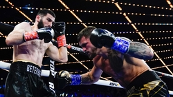 Чеченский боксёр Артур Бетербиев победил в поединке британского спортсмена