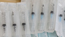 Почти 2,8 тыс. сотрудников школ и детсадов Ставрополя вакцинировались от гриппа 