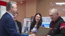 Губернатор Ставрополья вручил прибывшим из Херсона семьям жилищные сертификаты