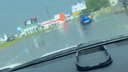 Бульвар Мира в Невинномысске затопило из-за сильного дождя