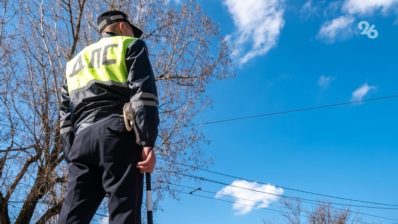 Ставропольские автоинспекторы помогли водителю починить грузовик
