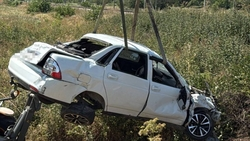 Ставропольчанка на легковушке проигнорировала светофор и врезалась в поезд