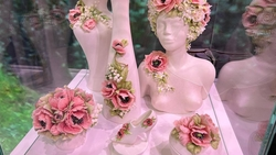 Кисловодские мастера научили ваять фарфоровые цветы на ВДНХ