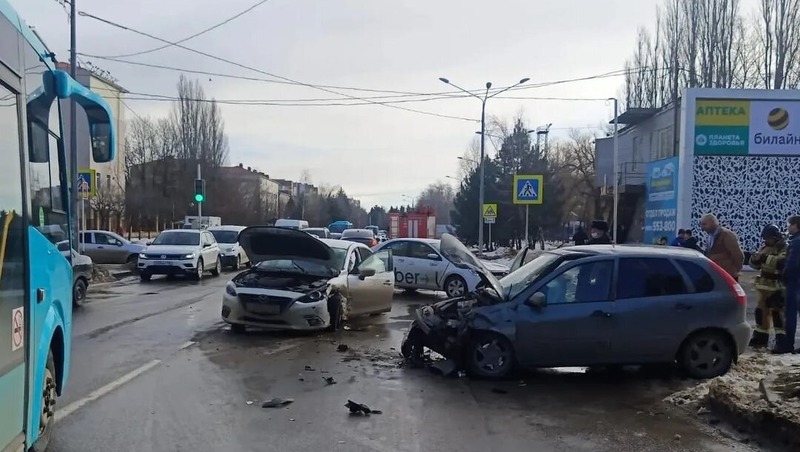 В Ставрополе в результате автоаварии на улице Тухачевского пострадал пассажир легковушки