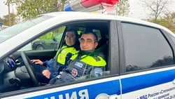 Сотрудники ГАИ помогли потушить пожар в ставропольском селе