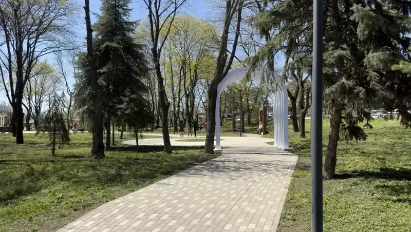 Сквер около ЗАГСа в Ессентуках благоустроили по нацпроекту