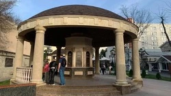 В Кисловодске открыли единственный уличный бювет на КМВ после зимней консервации 