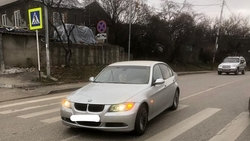 Перебегающих дорогу школьниц сбила водитель иномарки в Кисловодске