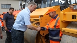 Глава Ставрополья поучаствовал в передаче ключей от новой дорожной техники