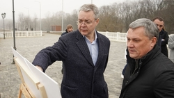 Губернатор проверил, как идёт строительство школы, бассейна и моста в Пятигорске