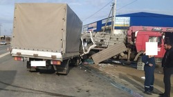 В столкновении грузовиков на въезде в Ставрополь пострадали два человека