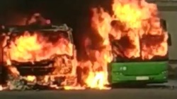 Два автобуса сгорели на территории аэропорта Ставрополя