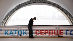 В центре Ставрополя разбирают ледовый каток