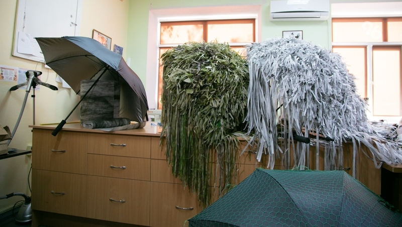 Дроны не засекут: волонтёры Кочубеевского округа изготавливают для бойцов СВО атермальные зонты