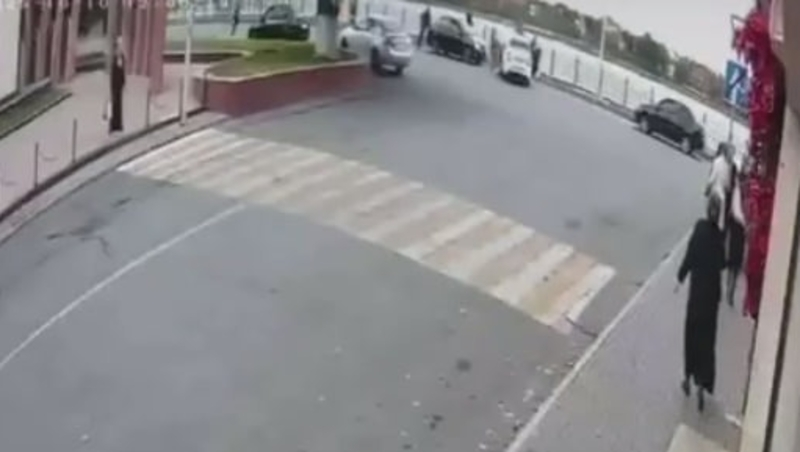 Девушка за рулём элитной иномарки и её подружки едва не утонули в Ингушетии