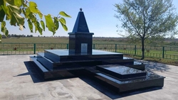 В посёлке Будённовского округа закончили реконструкцию братской могилы