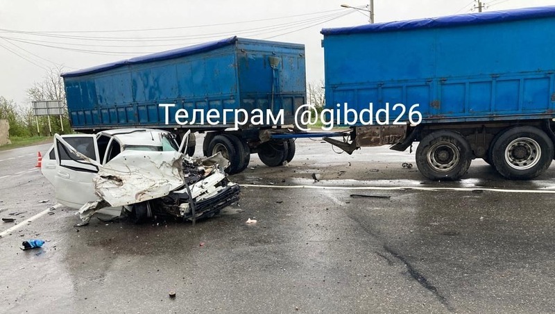 Житель Степновского округа погиб после аварии с грузовиком