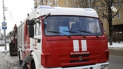 Крупный пожар произошёл в мебельном цеху в Ставрополе