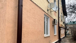 Фасады двух трёхэтажных домов капитально отремонтировали в Минводах 